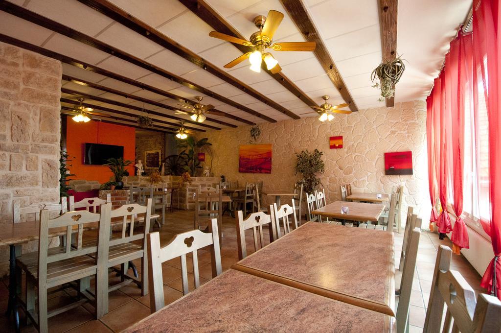 Saignelégier Hotel Bellavista "Bellevue" מראה חיצוני תמונה