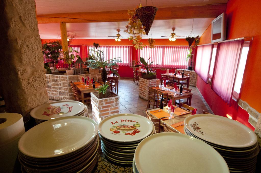 Saignelégier Hotel Bellavista "Bellevue" מראה חיצוני תמונה